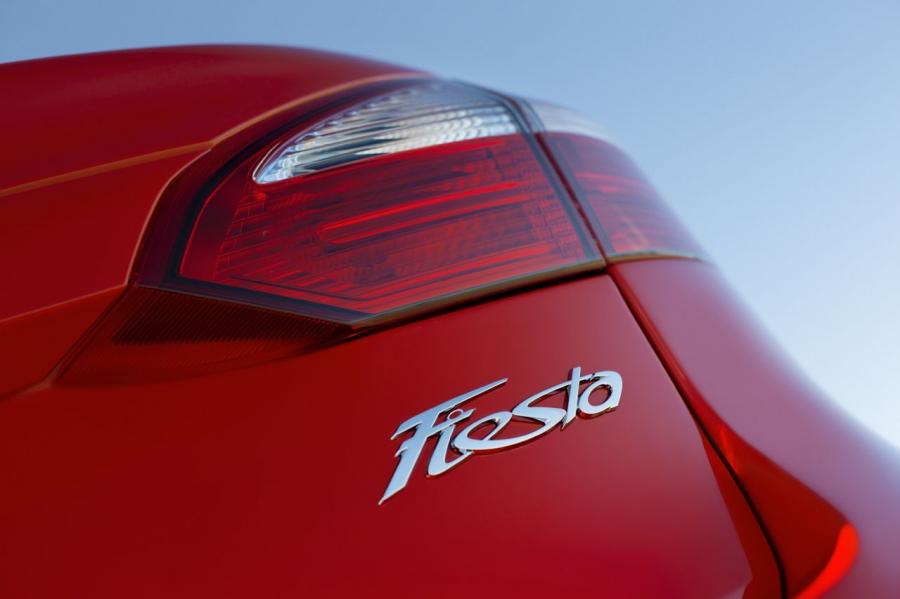  Ford Fiesta Sedan 2013 года  (фото 8 из 12)